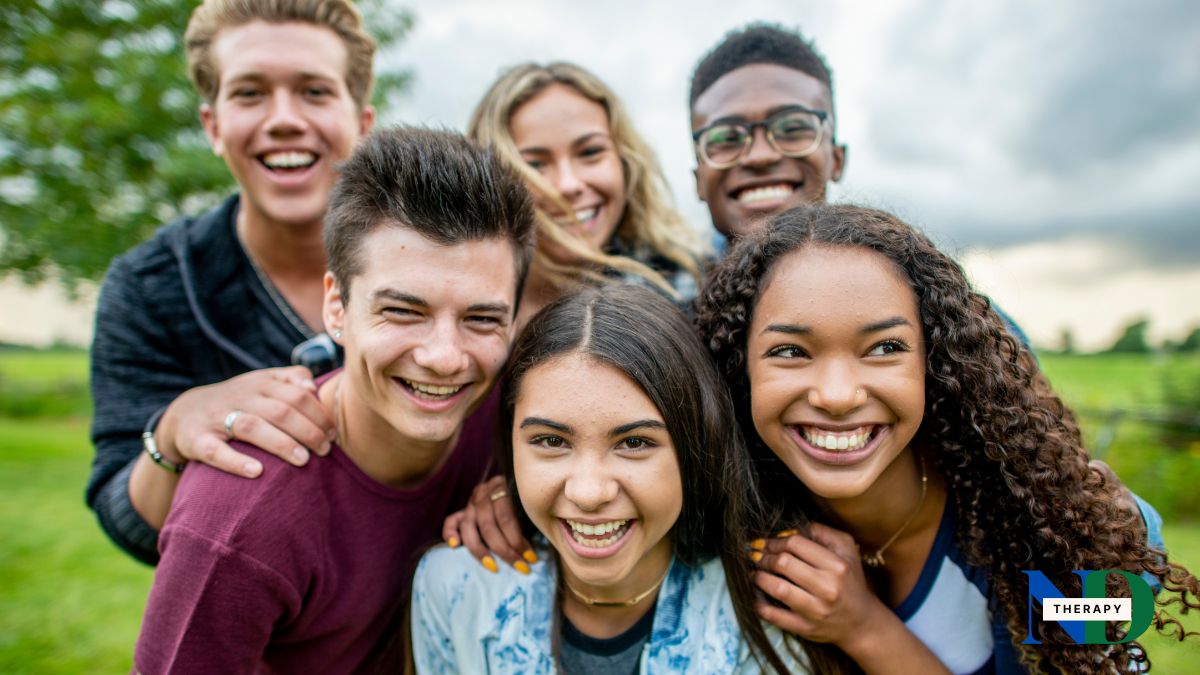 A group of teens smiling.